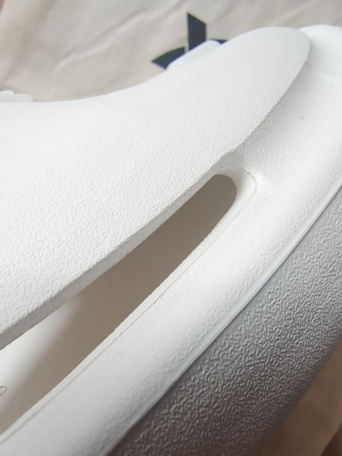 中国风的凉拖,带标志的特步凉拖