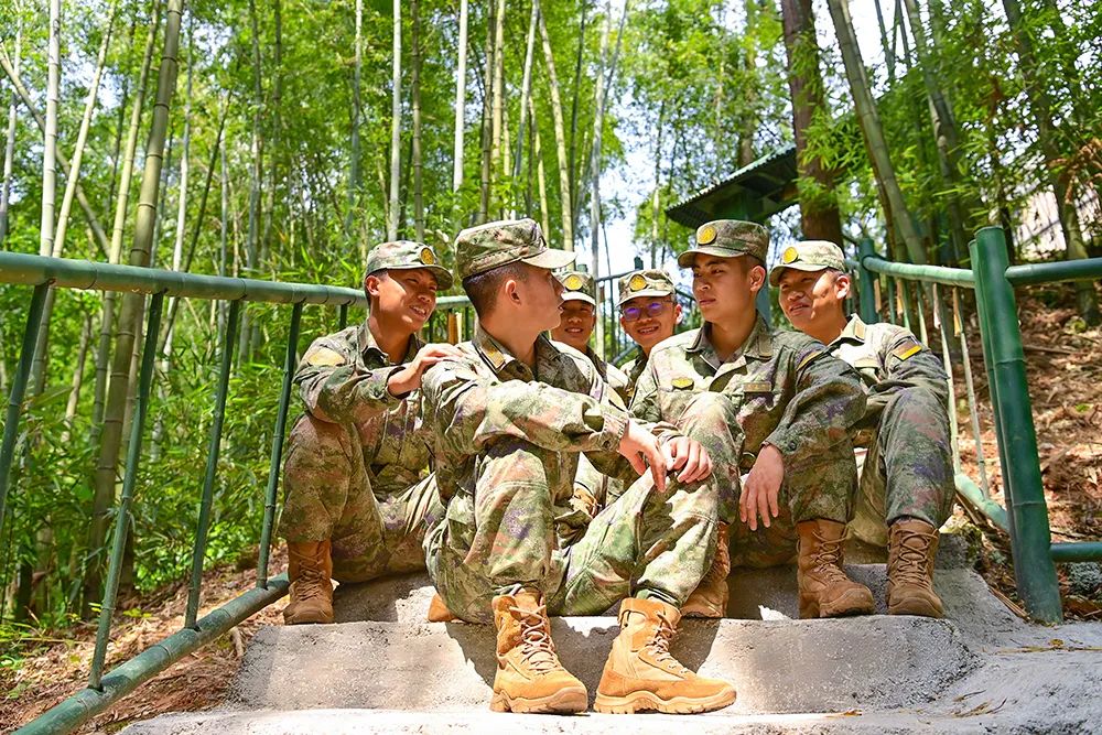 刚到部队时的新兵训练,刚到新兵连入营第一天