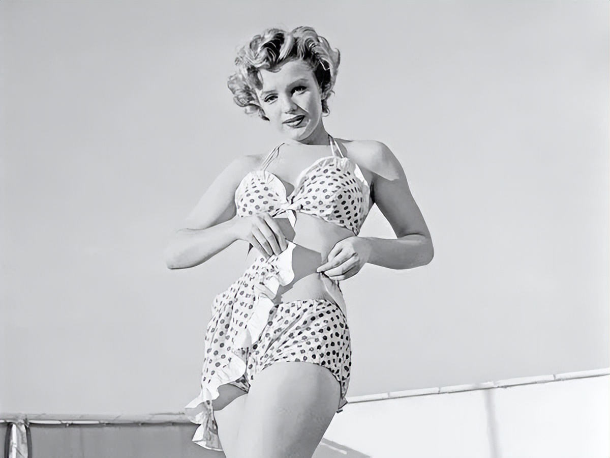 戴安娜穿紫色蕾丝裙,戴安娜经典穿搭礼服