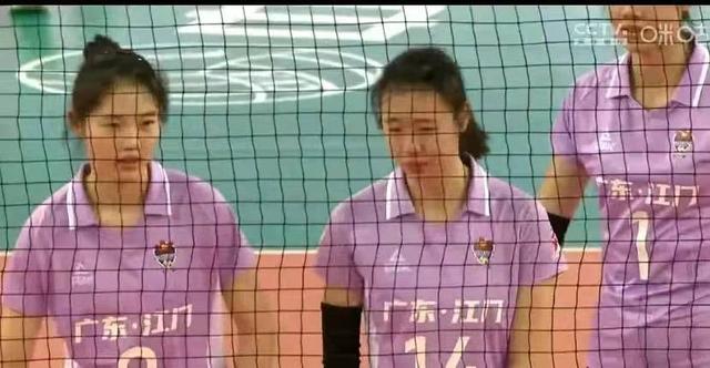 广东女排主帅骂哭队员！不是拦不到是身高吃亏，奇葩布阵引吐槽