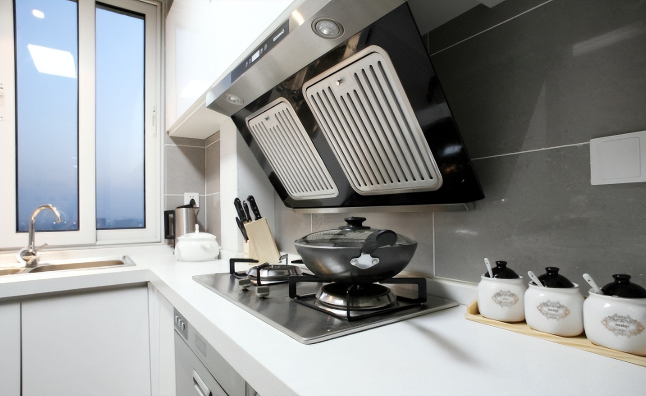 油烟机侧吸好还是顶吸好该怎么选,油烟机是选择侧吸好还是顶吸好