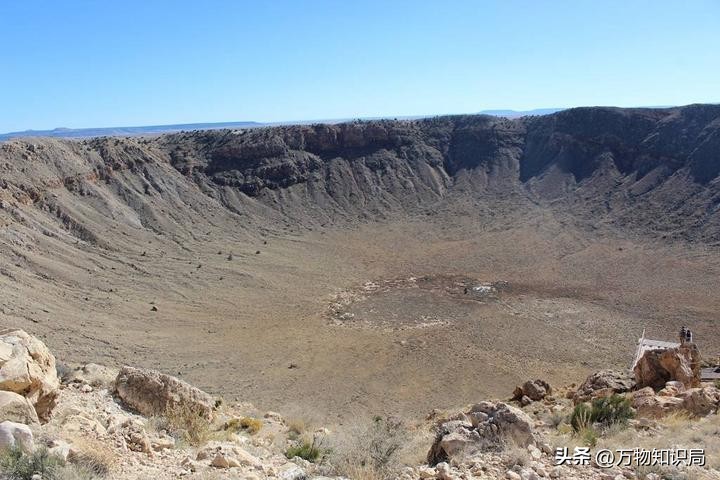 男子不听专家劝阻,花低价买下一个“大坑”,结果全家成亿万富翁