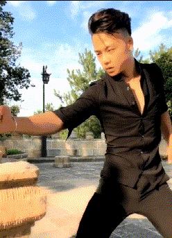 神回复：老鼠贴粘到的，吃了不会犯法吧？网友：自首，争取死缓