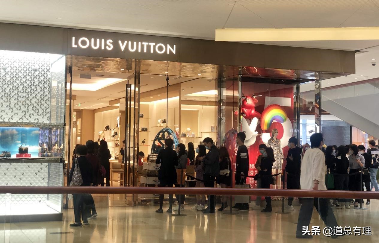 枪口对准代购，但巨头的宣战更像一场“闹剧”