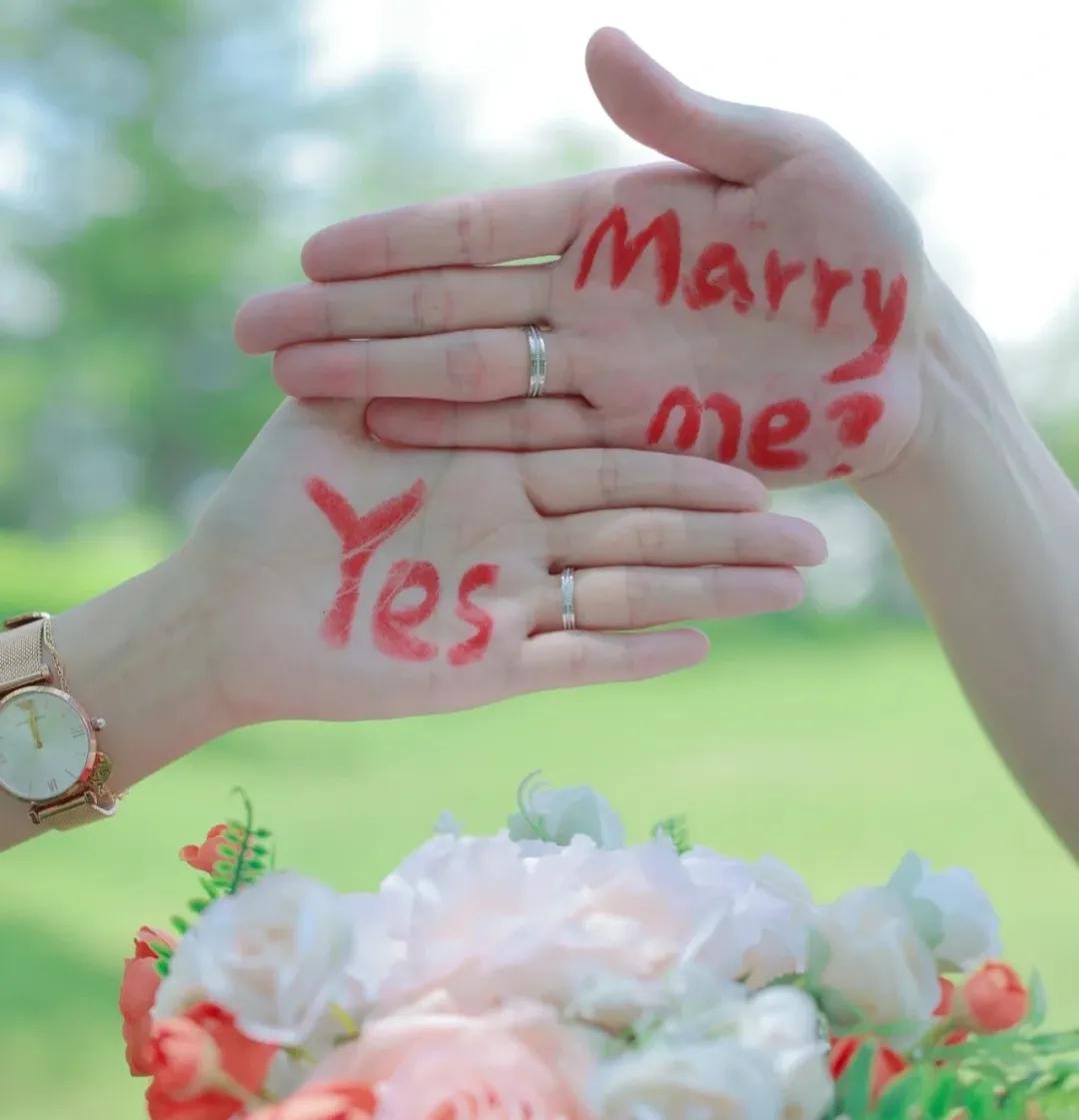 领证后求婚的文案,领证结婚甜蜜暴击文案