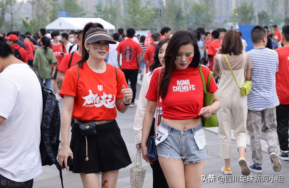 成都蓉城2-1上海申花赛后评论：精彩、激烈、混乱、浪漫与情怀