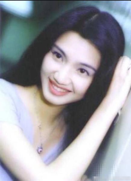 张丹峰洪欣风波后首次合体亮相,张丹峰怀柔拍戏