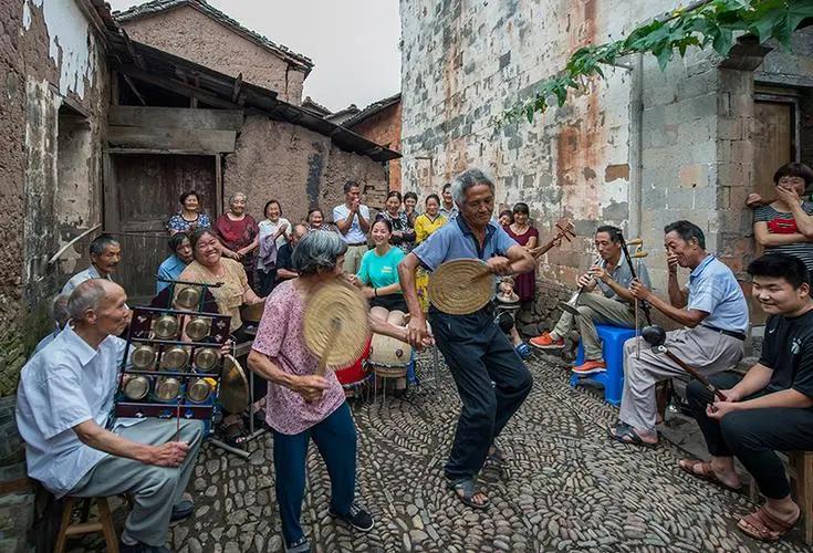 空心村越来越多怎么办,农村空心村怎么治