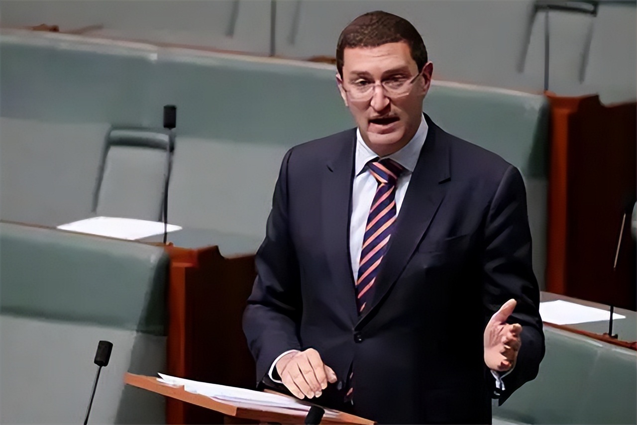 香港暴徒“潜逃”澳大利亚的悲惨生活：靠打临时工过活