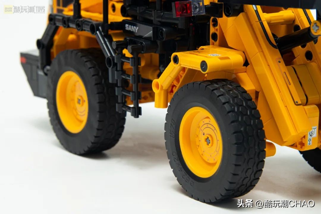 森宝积木三一重工系列拼搭视频,森宝积木三一重工吊车拼装视频