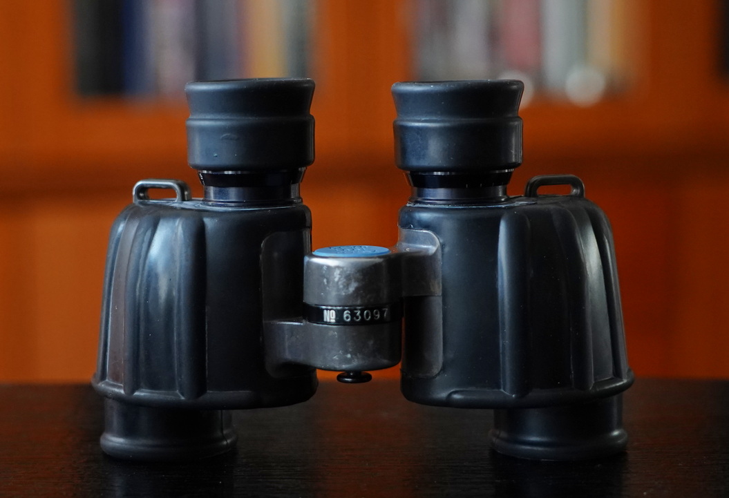 一树梨花压海棠:是*用军**望远镜好?还是名牌望远镜好?