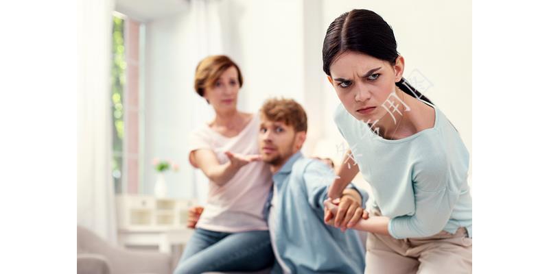 女子40岁未嫁人要求给弟弟买房,女子40岁未嫁要求给弟弟买房