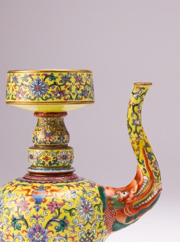 嘉庆粉彩壶,嘉庆官窑黄地粉彩