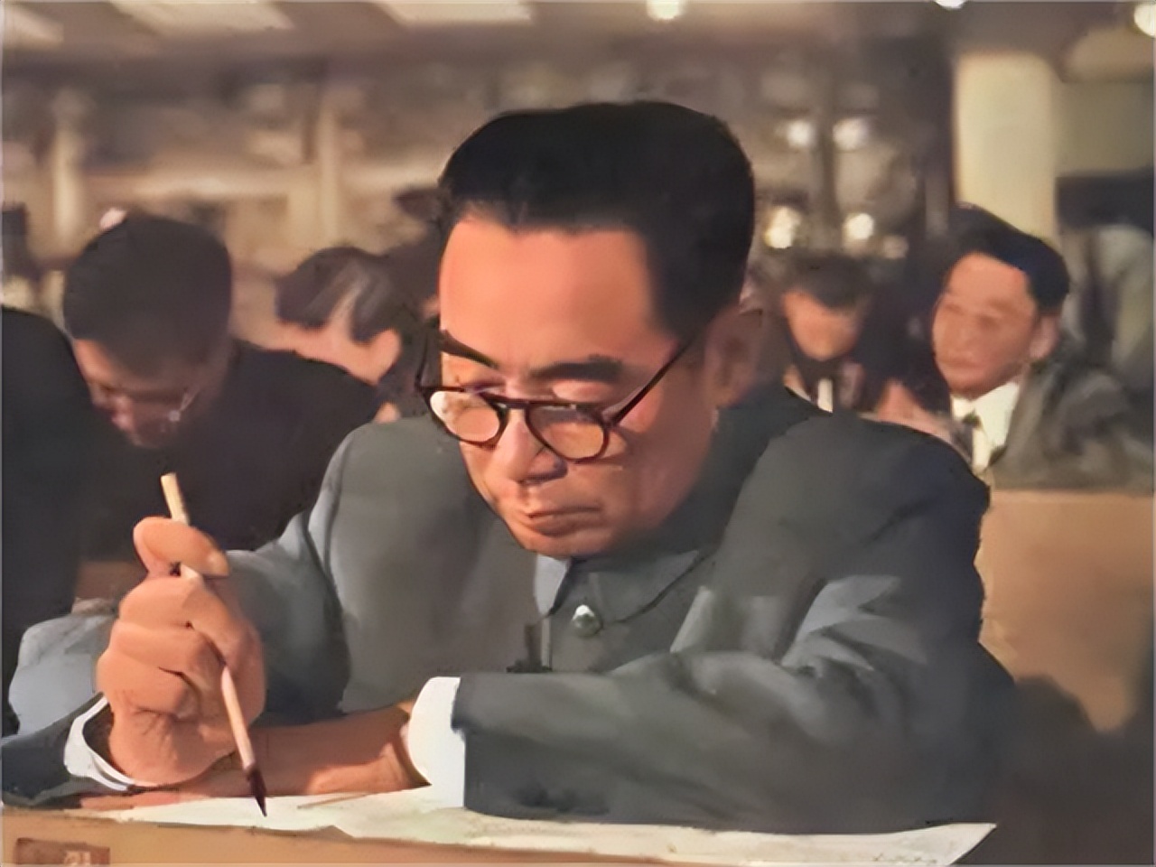 76年毛主席病逝，*国锋华**紧急召开会议：有三个问题需要尽快解决