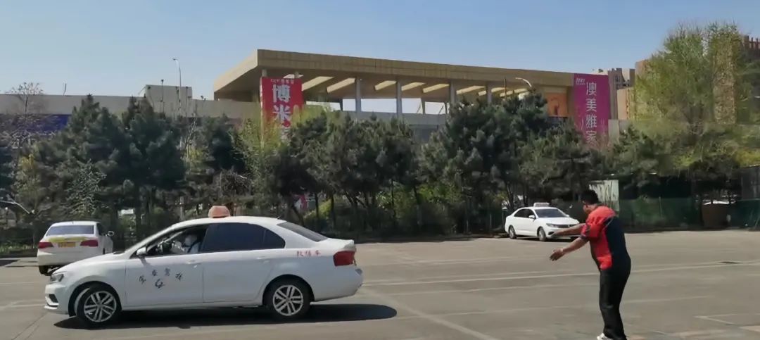 世界冠军去考驾照,世界冠军来学校