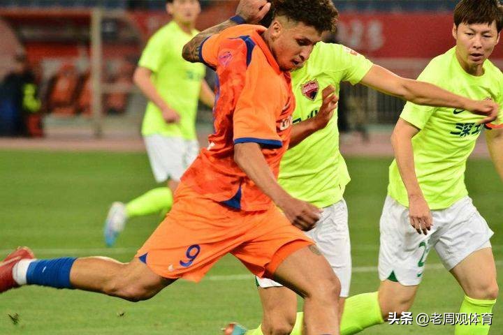 三人失去位置！刘国宝两场六球，本场梅开二度，山东泰山喜上眉梢