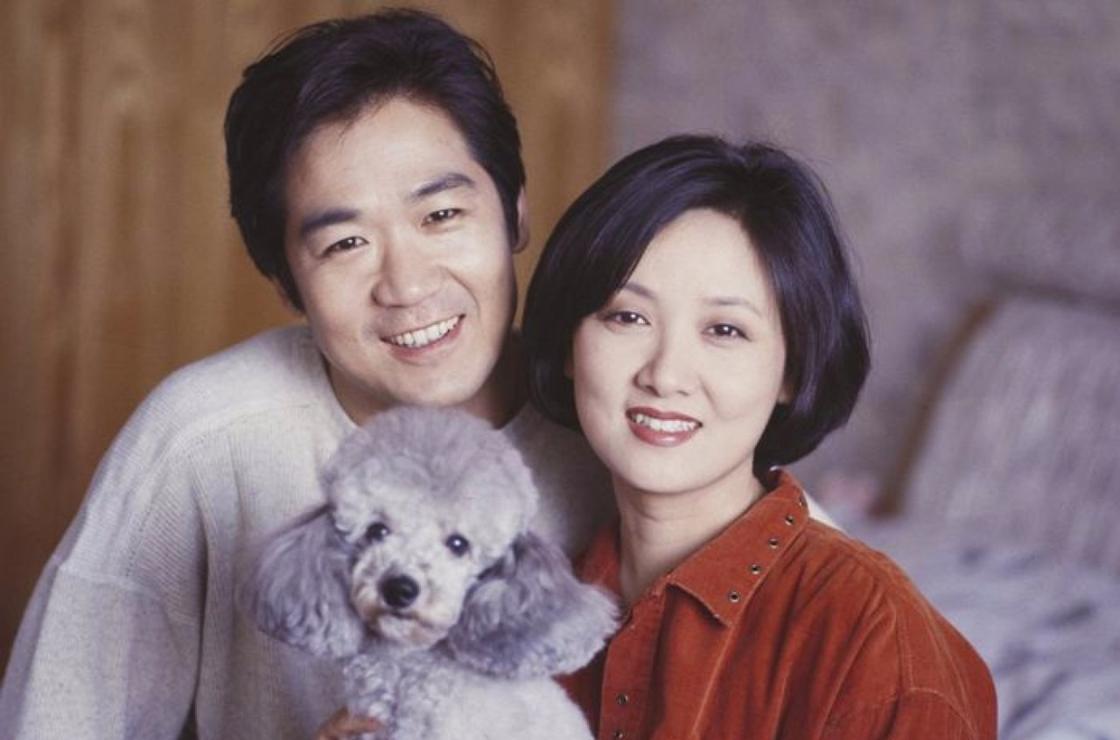 谁都想不到!快到年底了,65岁的邓婕用这样的方式,丢出一对王炸