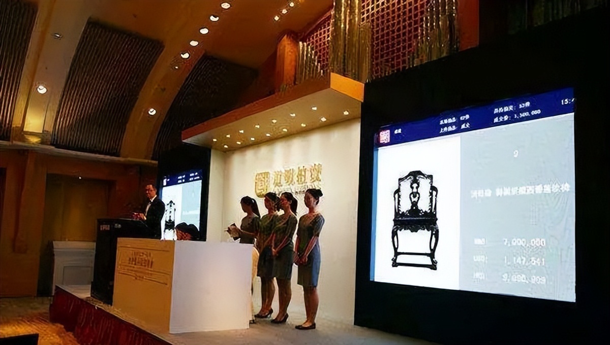 半年亏3亿,自嘲“街头乞丐”!昔日上海首富,摊牌了