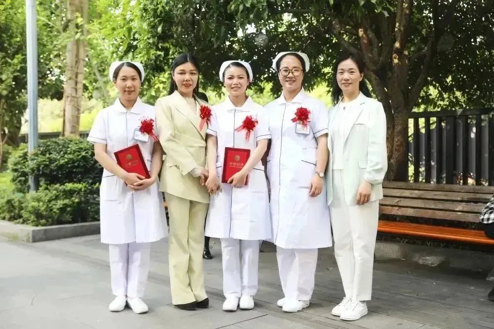 发展护士队伍改善护理服务演讲稿,发展护士队伍改善护理服务黑板报