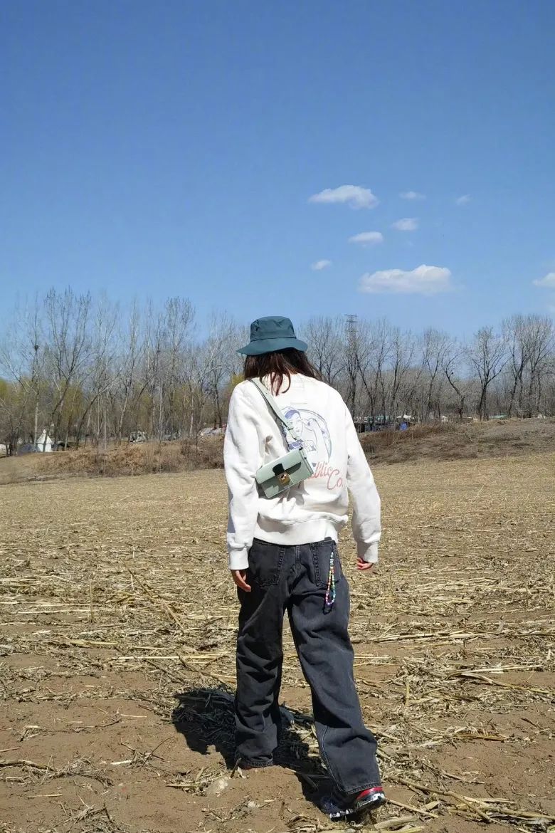 2023年四月旅游穿搭,四月穿衣笔记浪漫春日的十套穿搭