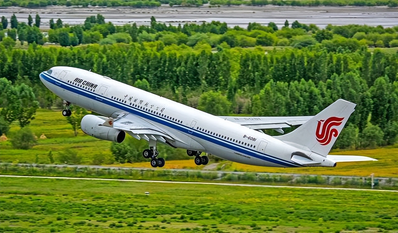 飞机上不许吸烟为什么还有烟灰缸,飞机禁止吸烟为啥带烟灰缸