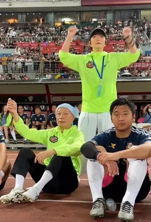 香港足球明星队伍球员厉害,香港明星足球队人气最旺哪一场