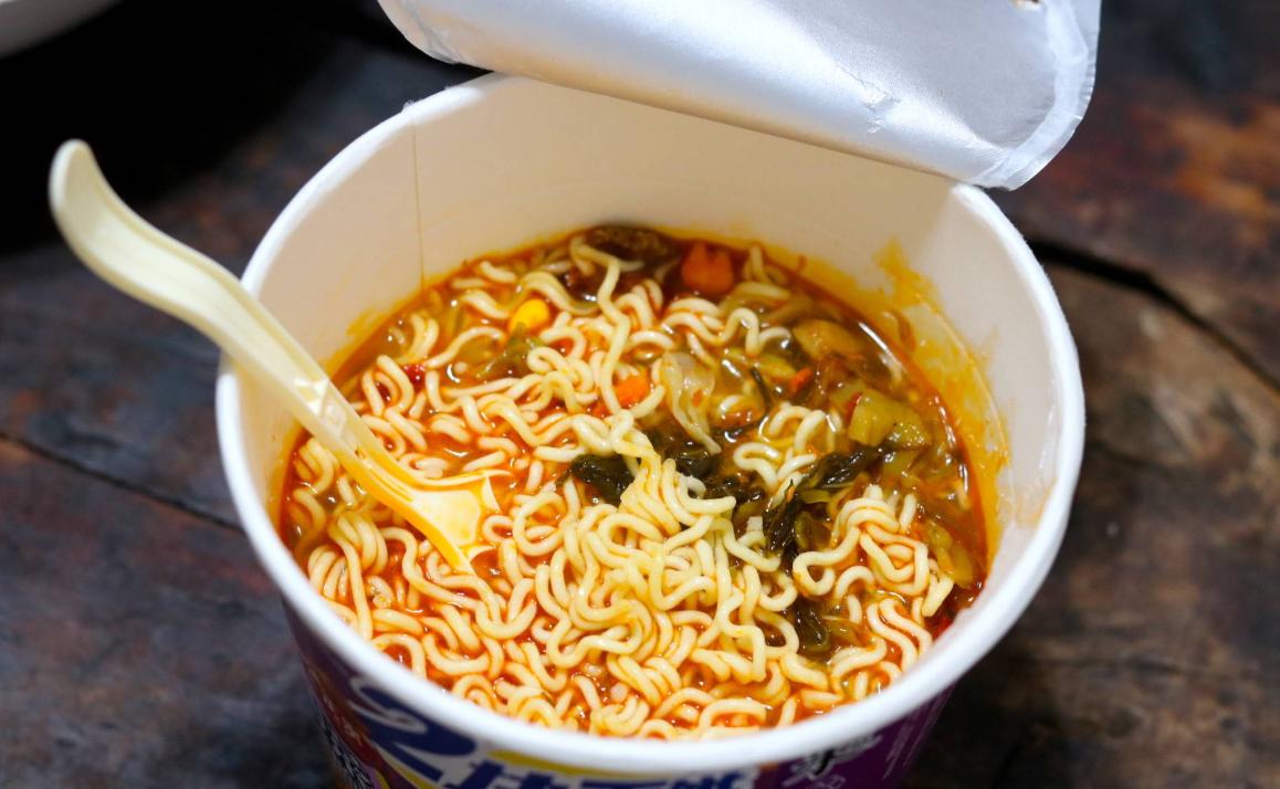 方便面是不是垃圾食品会不会致癌,方便面是有害食品还是垃圾食品