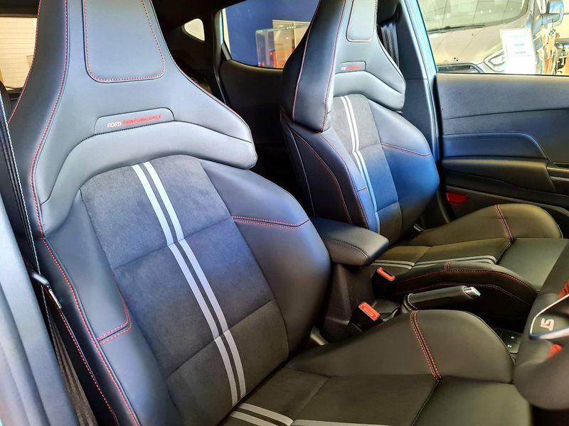 福特嘉年华三厢自动时尚型发动机,最新版福特嘉年华1.5手动挡运动版