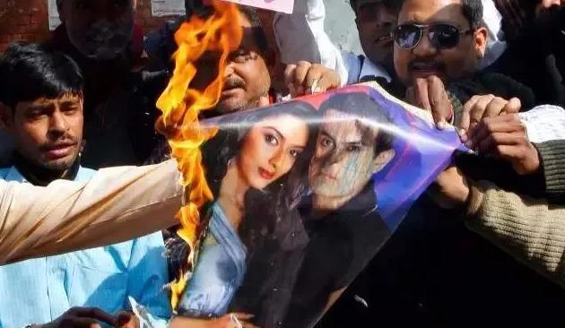 童星出道，血统高贵，揭秘“印度良心”阿米尔汗为何不受国民待见