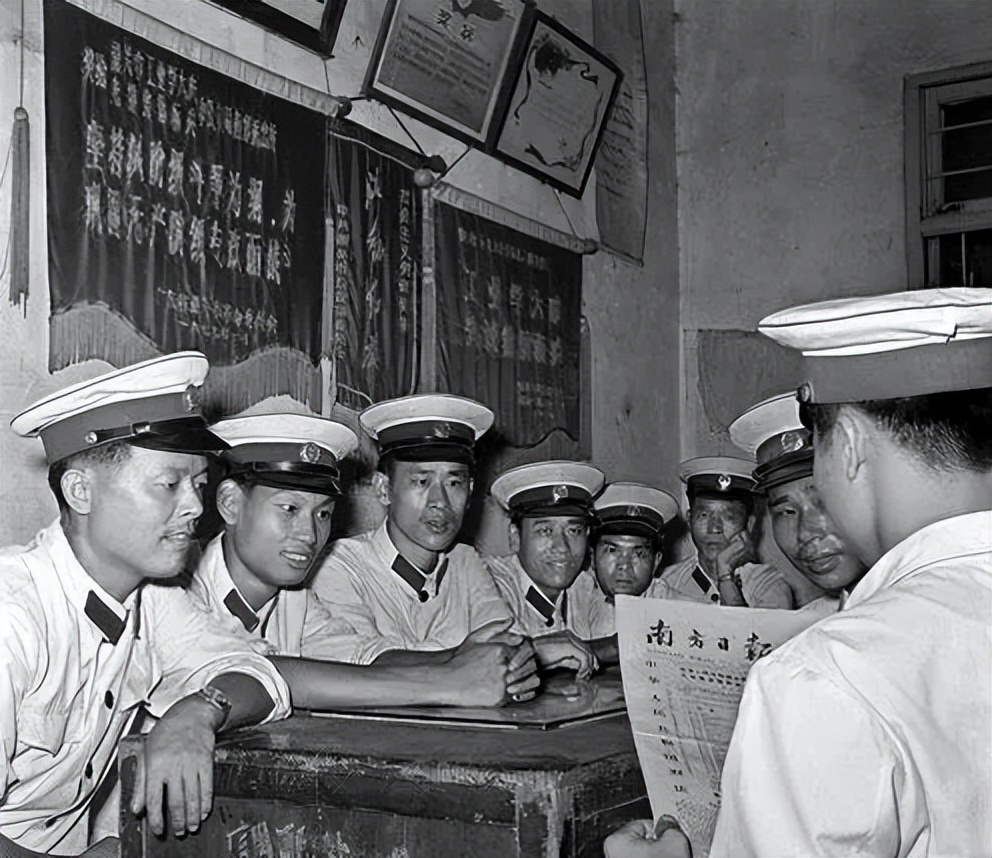 苏联专家给公安上课，突然被捕，局长笑言：老韩，我找你好苦