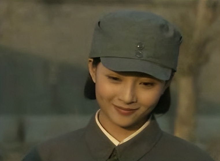 殷桃年轻时颜值巅峰,殷桃回眸一笑百媚生