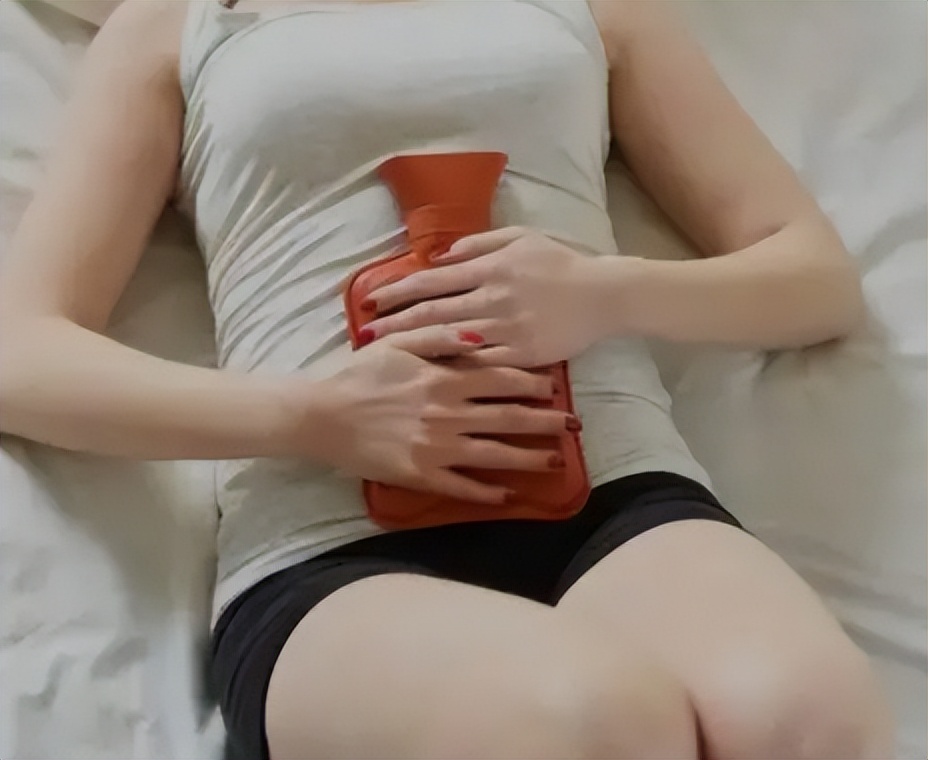 女性阴道有白色泡沫排出来，是咋回事？暗示了什么？医生给出答案