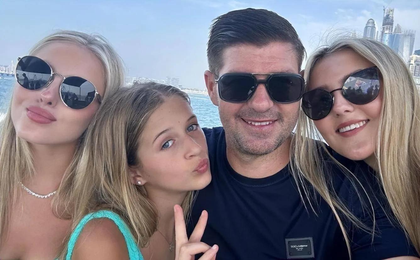 足坛岳父们,足坛哪些球星老婆比自己大