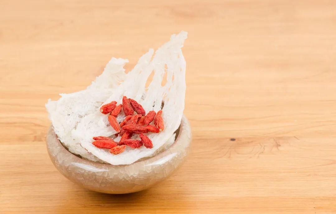 年轻人养生上瘾,年轻人爱上奢侈品