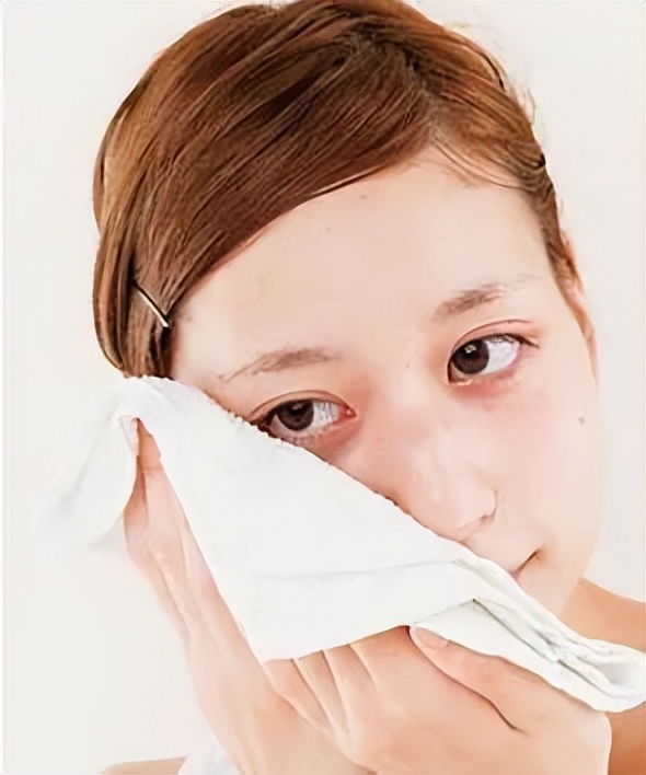 皮肤起皮用什么护肤品角鲨烷 (角鲨烷护肤效果好吗)