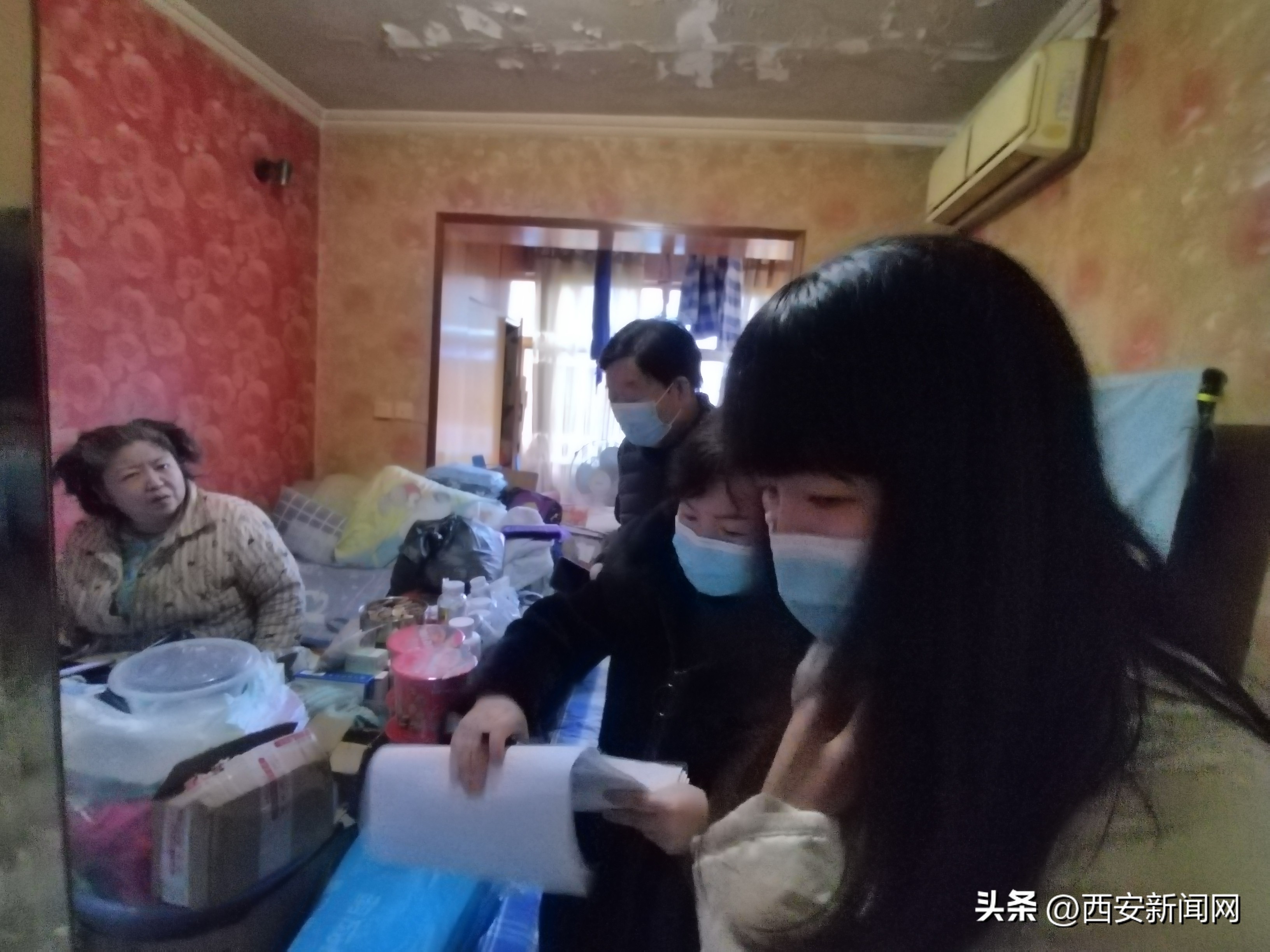 西湖社区开展学雷锋志愿服务活动,践行雷锋精神开展志愿服务活动