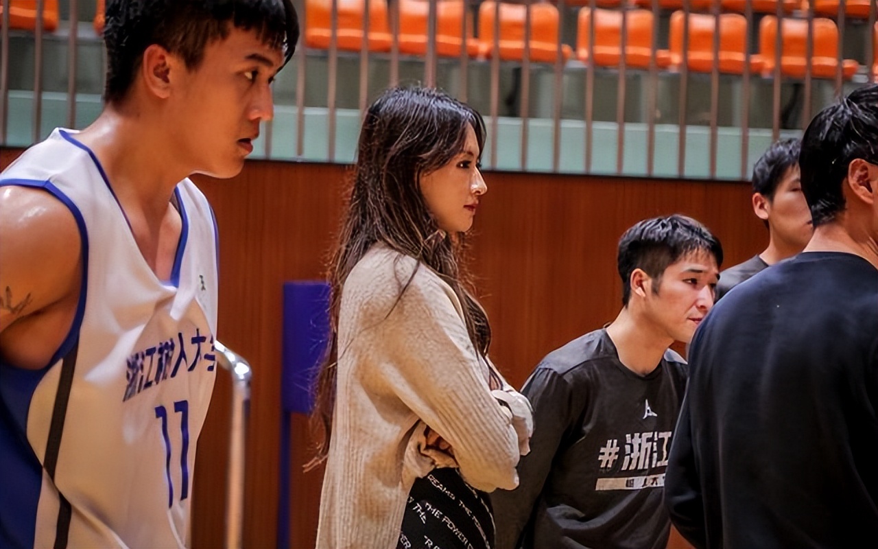 中国女篮王思雨照片好看一点的,徐杰和张茹王思雨身高啥关系
