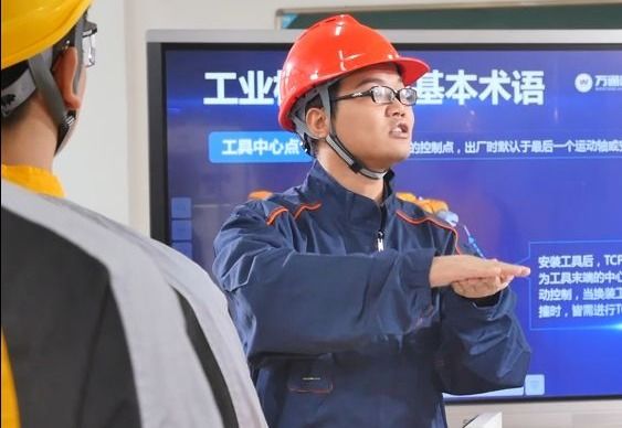 初中毕业职校有哪些专业适合男生,初中毕业读2+3护理专业有前途吗