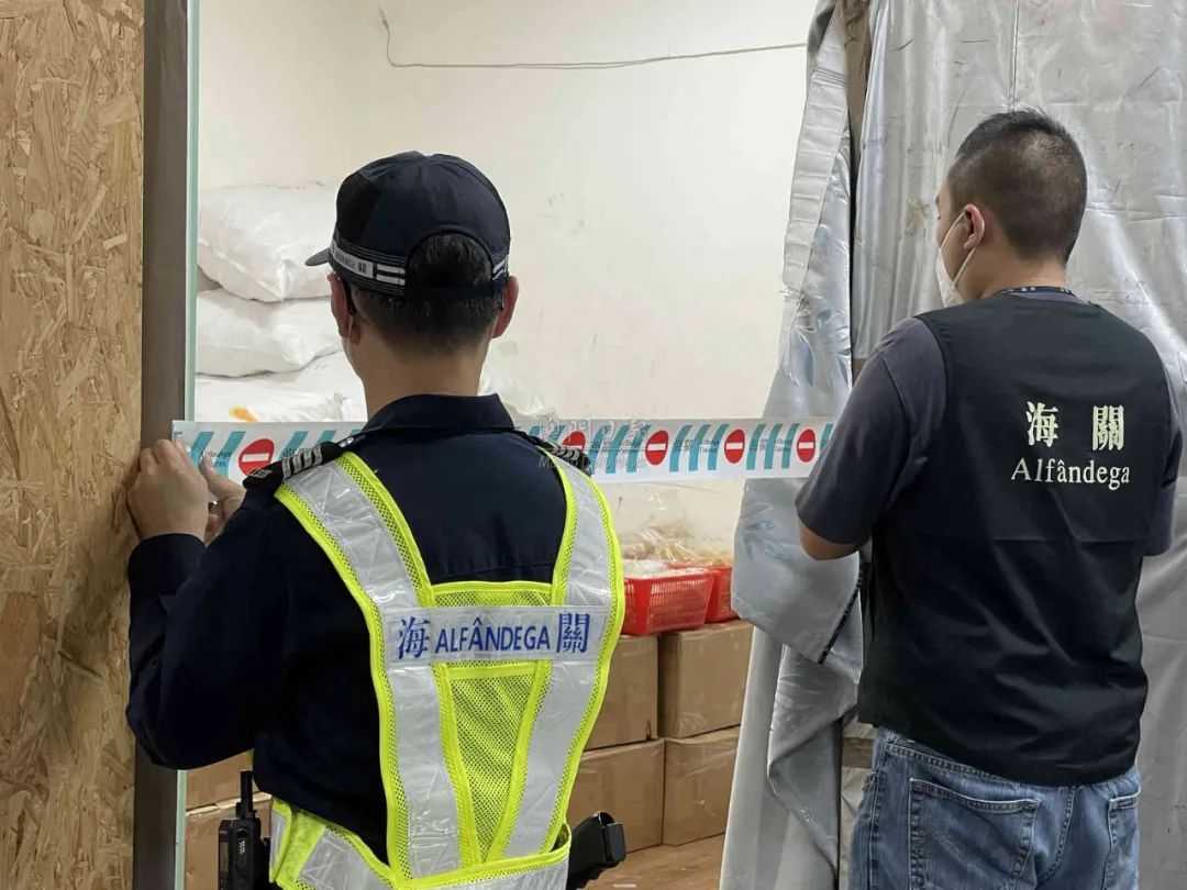 警查持刀男，捣工厦水货仓