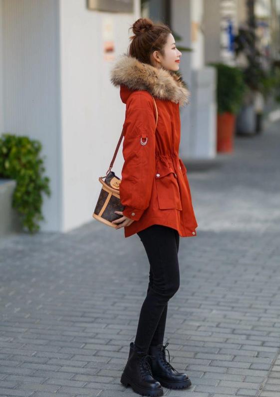 小个子必看的羽绒服穿搭技巧,小个子如何选羽绒服长度显高