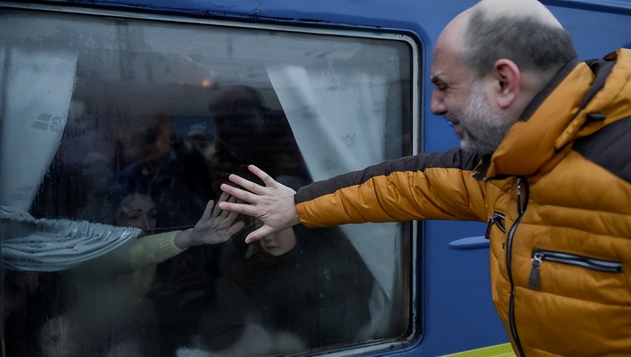 故土难离，400万乌克兰人自发返乡，哭诉：西欧是一个痛苦的地方