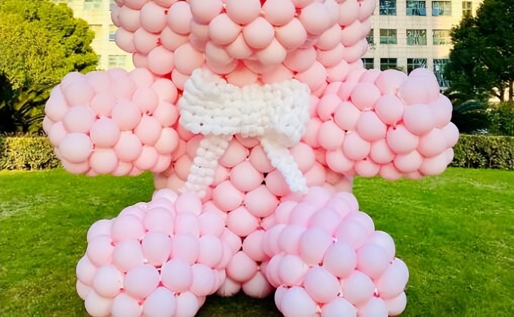 街头冷门暴利项目,卖发*气光**球一晚上能挣上千元