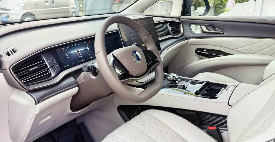 腾势d9最新试驾,腾势d9如何定义豪华全能mpv