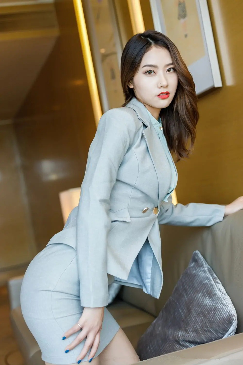 绿色，前台接待的日常生活，温和健谈