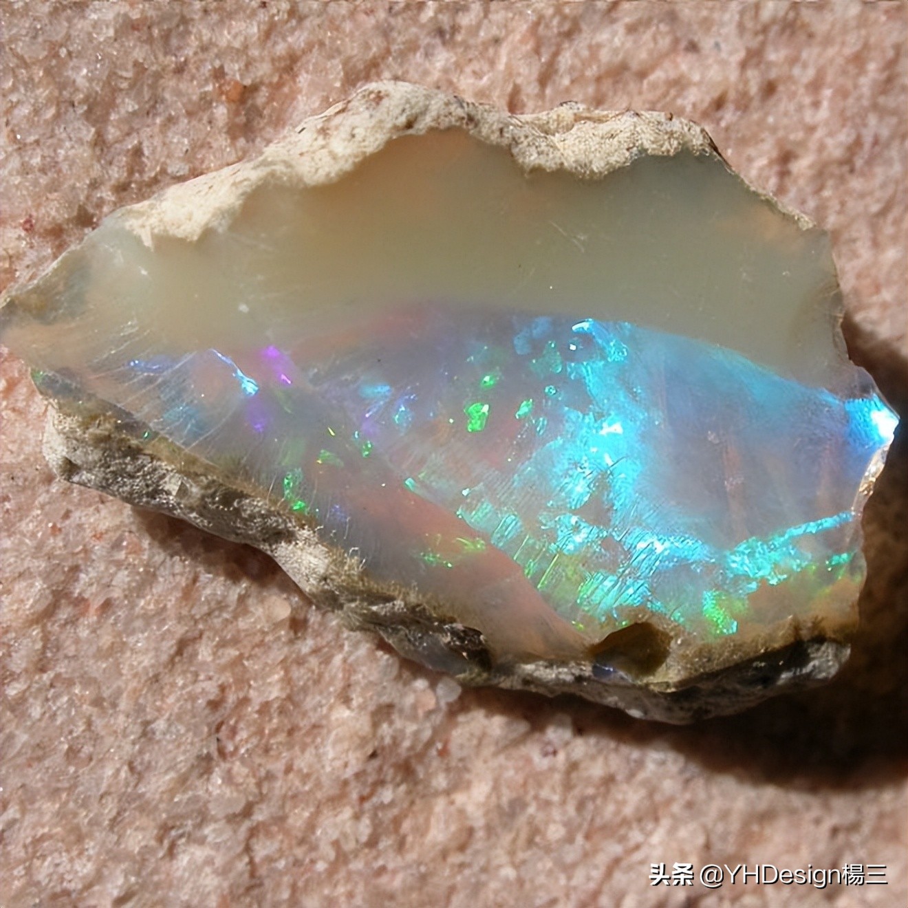 欧泊宝石五彩斑斓的黑,欧泊欣赏