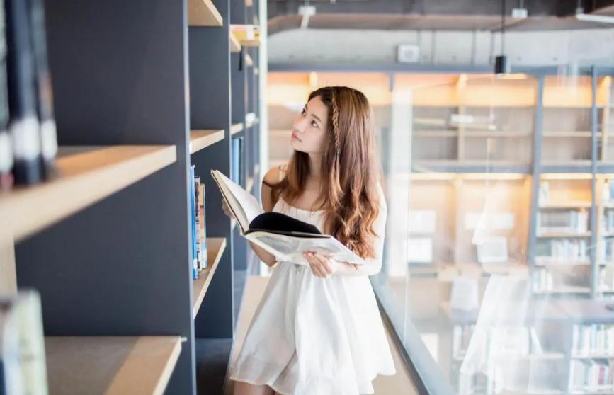 24岁的女生适合看莫言的哪本书,女儿12岁喜欢看言情小说