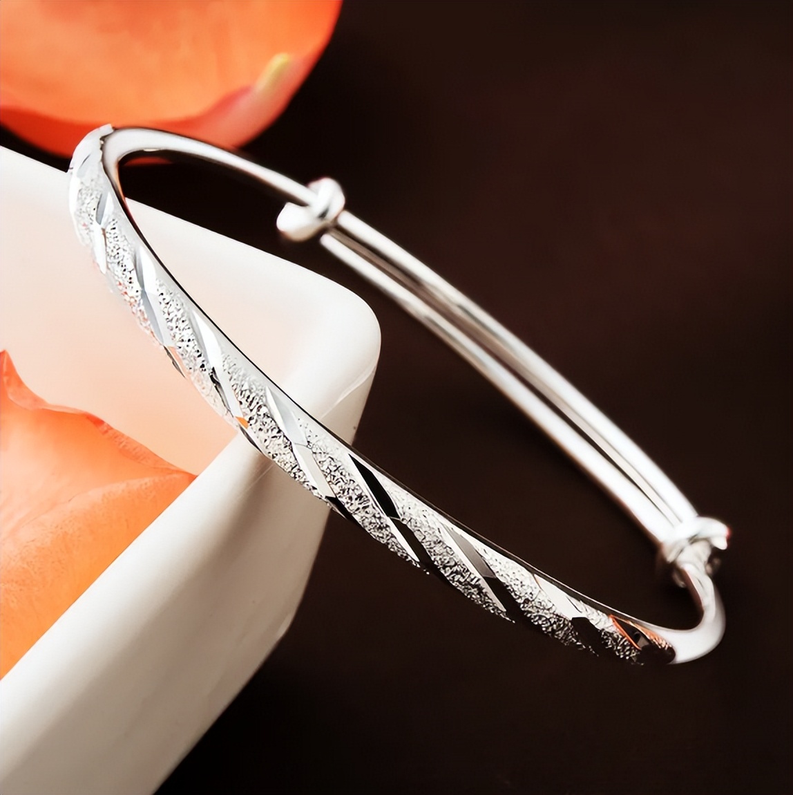 银手镯购买有什么注意事项,选购手镯的注意事项