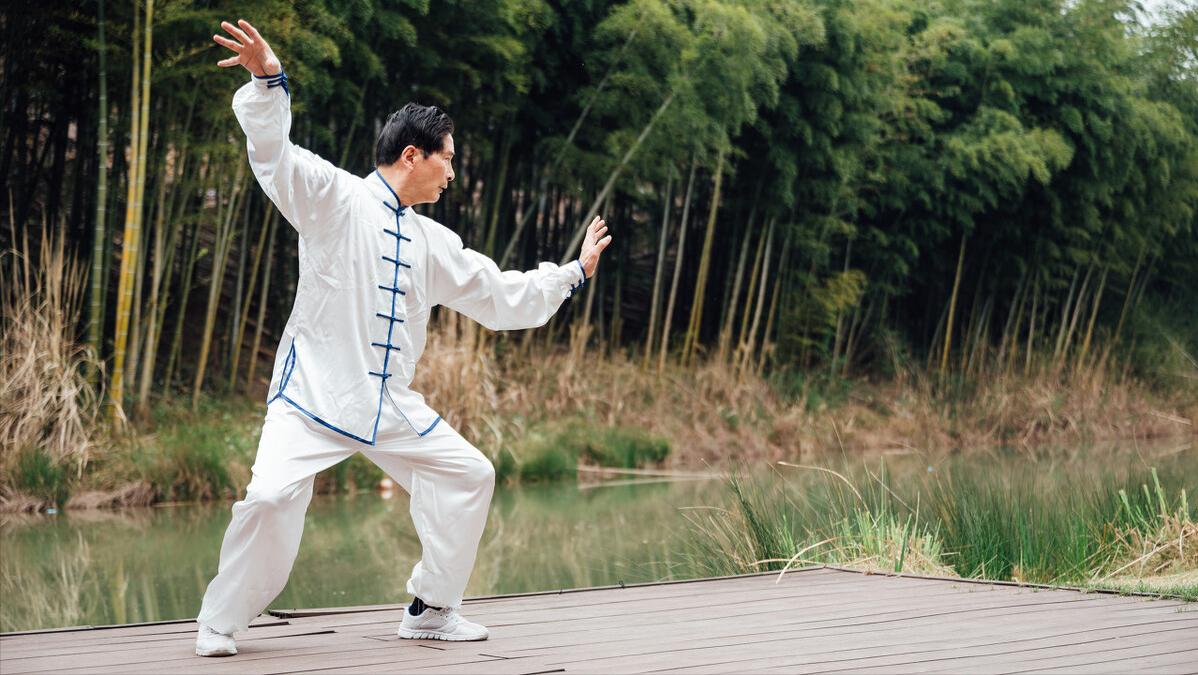 有一种翘臀叫骨盆前倾,翘臀但是肚子是平的是骨盆前倾吗