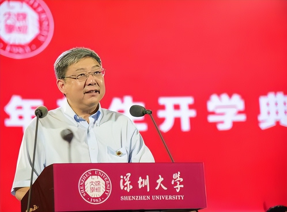 深圳大学通知书变化,深圳大学让每一个新生充满新生