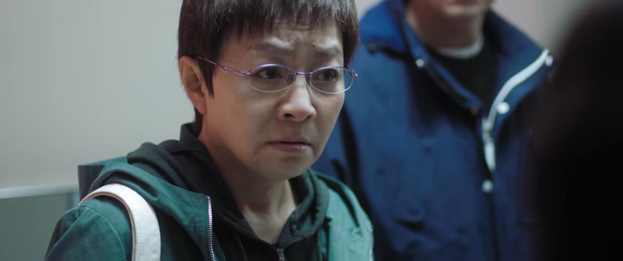 《熟年》比现实更现实：伟民送外卖出车祸，二琥为赚钱欺骗老人